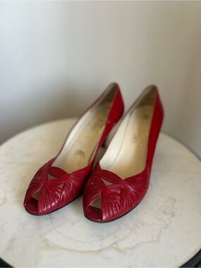 Vintage Sesto Meucci Italian leather peep toe pumps in ruby red